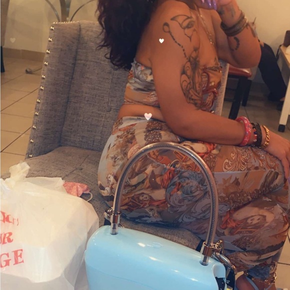 Meet your Posher, Nina The Original Business Vixen and Mastermind! - Picture 7 of 11